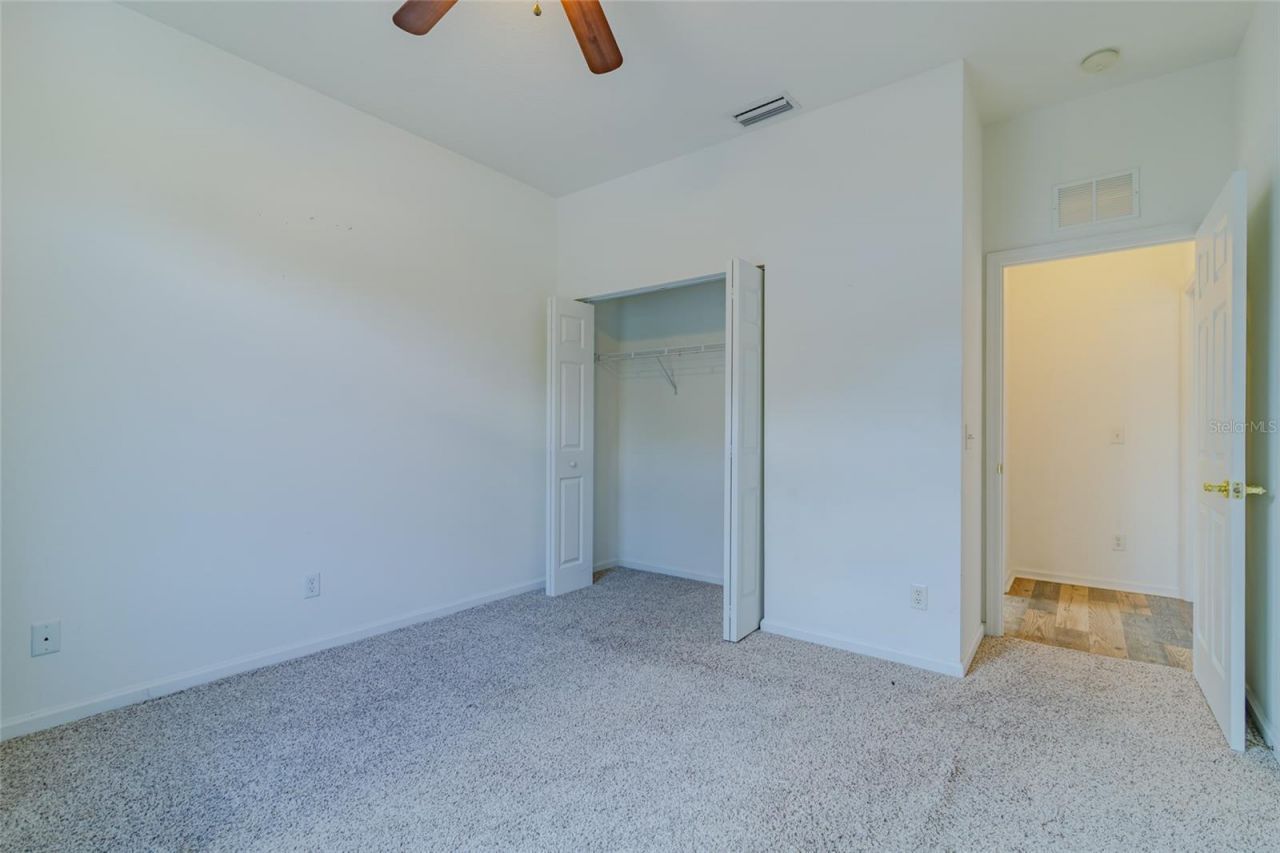 5915 NW 18th Place , Ocala, FL 34482 Photo