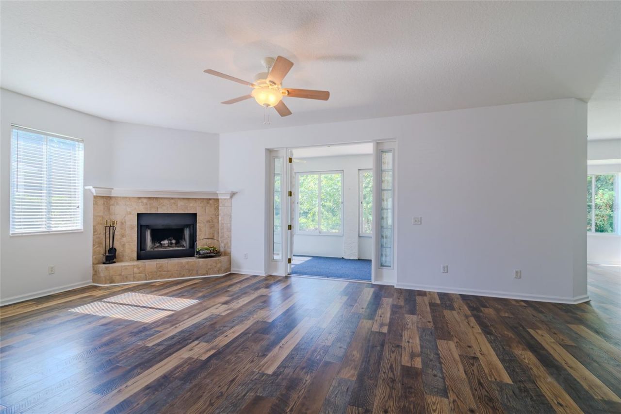 5915 NW 18th Place , Ocala, FL 34482 Photo