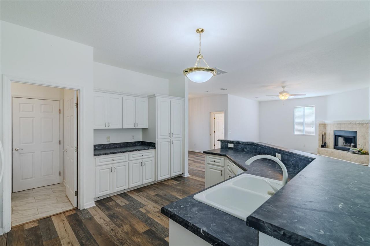 5915 NW 18th Place , Ocala, FL 34482 Photo