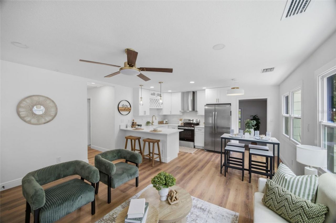 2102 E Howell Street , Tampa, FL 33610 Photo