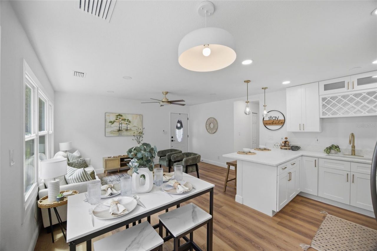 2102 E Howell Street , Tampa, FL 33610 Photo