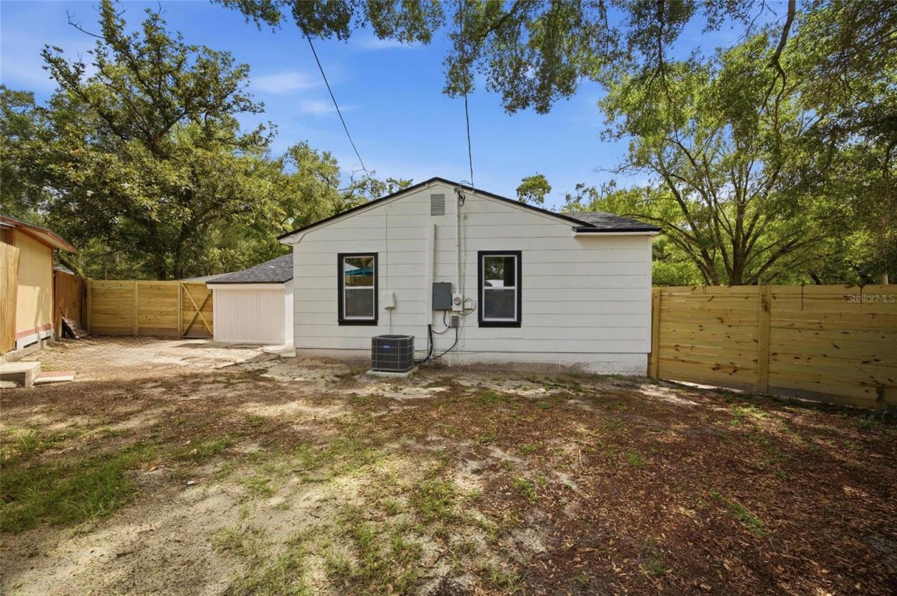 2102 E Howell Street , Tampa, FL 33610 Photo