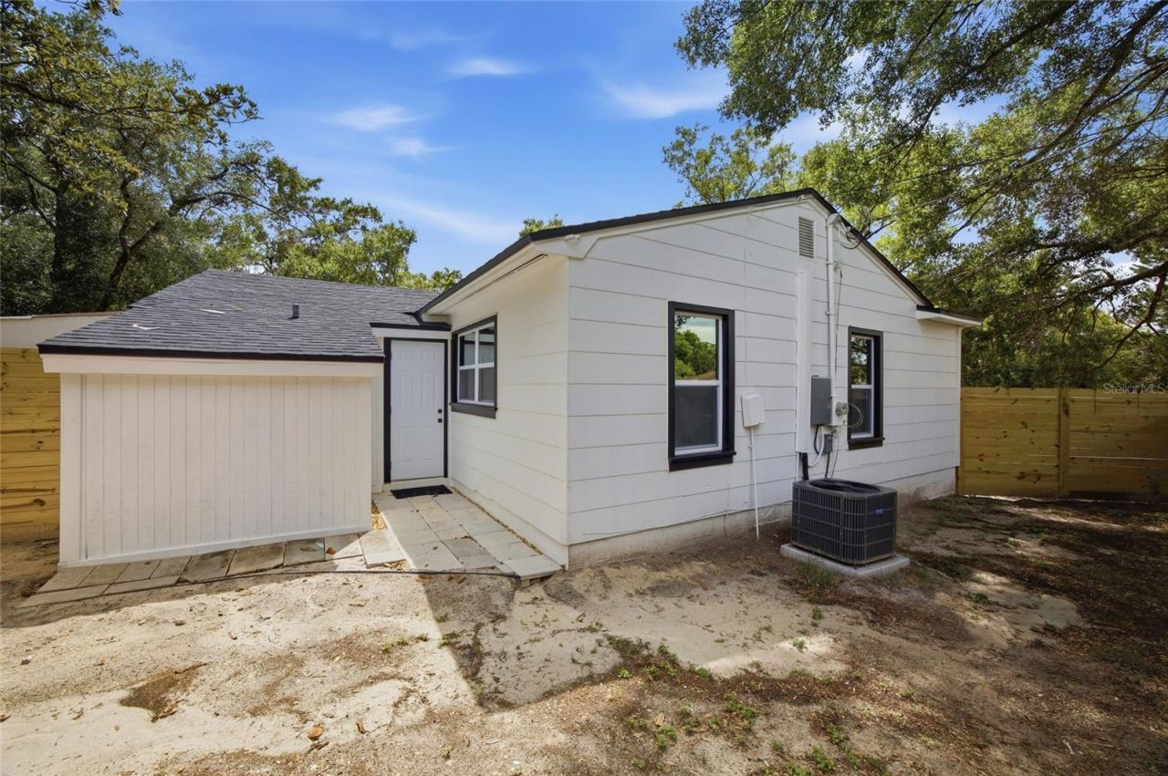 2102 E Howell Street , Tampa, FL 33610 Photo