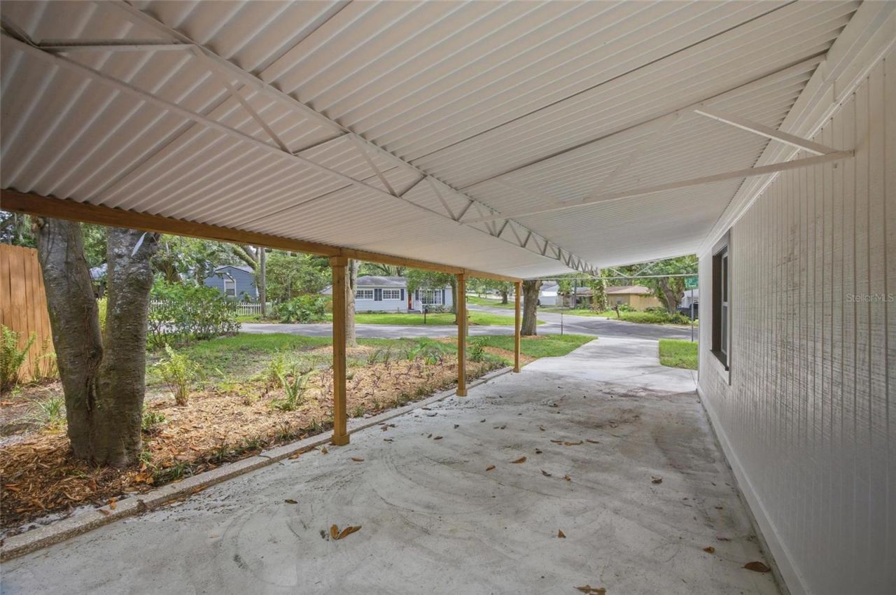2102 E Howell Street , Tampa, FL 33610 Photo