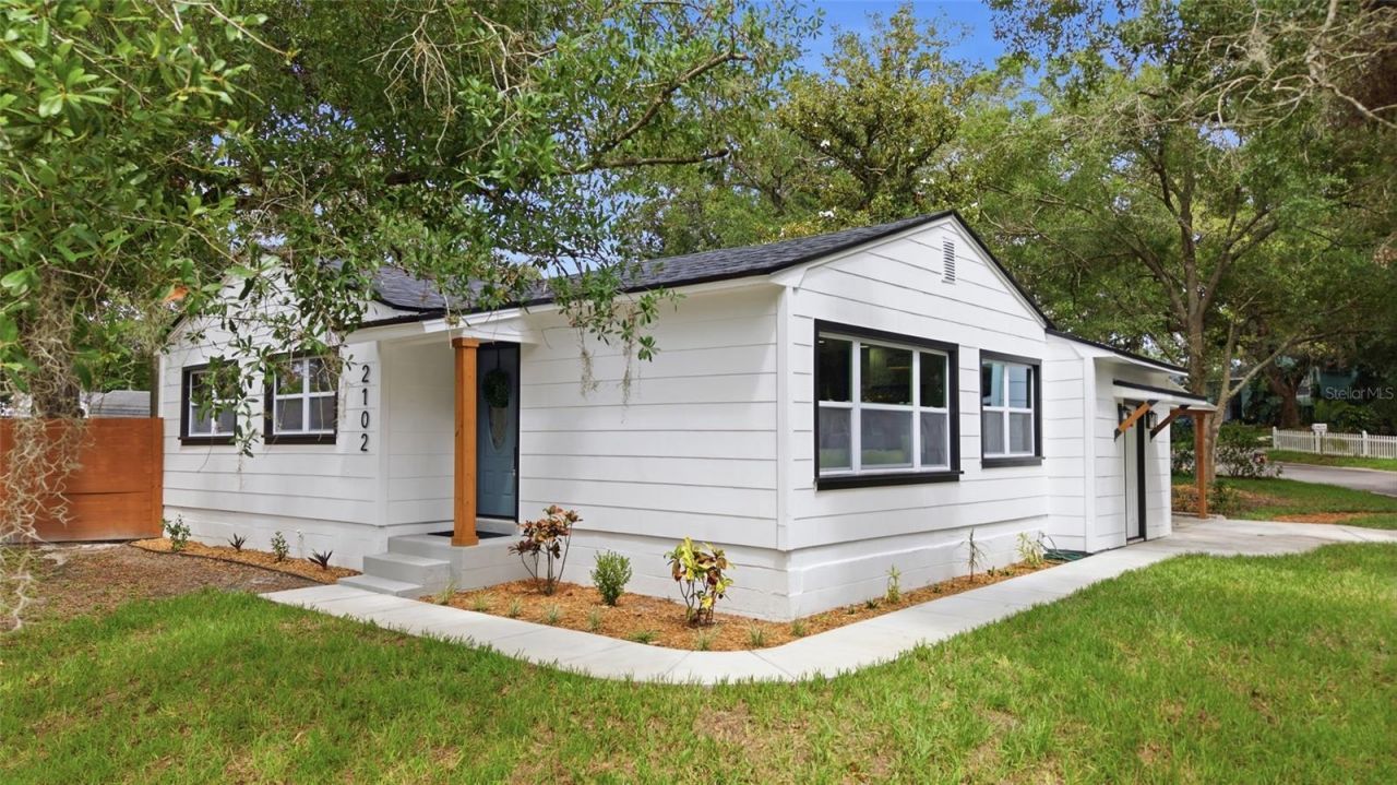 2102 E Howell Street , Tampa, FL 33610 Photo