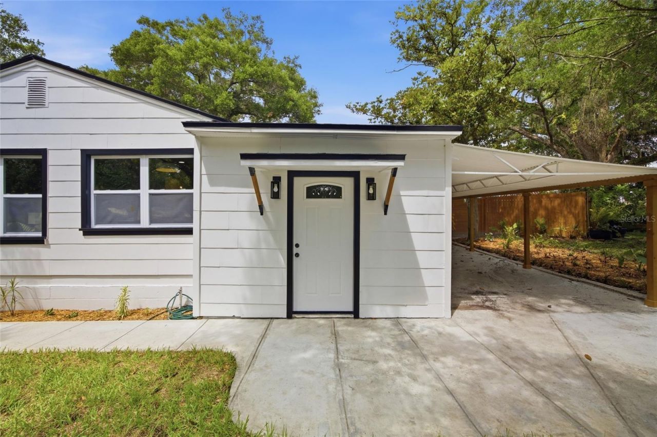 2102 E Howell Street , Tampa, FL 33610 Photo