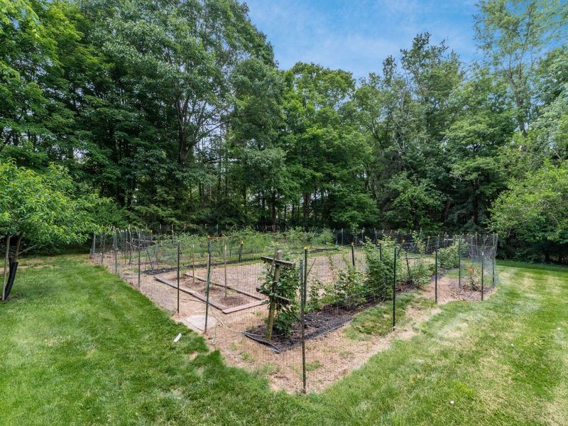 7945 Riverside Drive, Powell, OH 43065 Photo 12