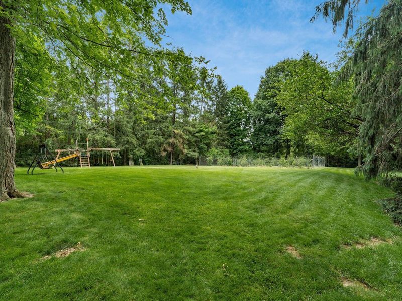 7945 Riverside Drive, Powell, OH 43065 Photo 9