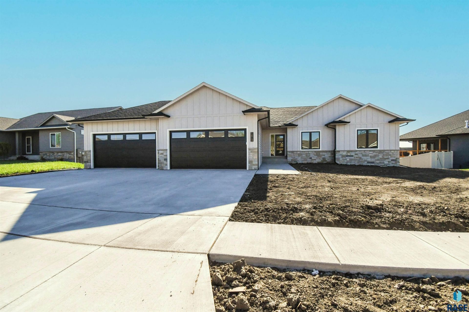 1612 N Notley Ct, Sioux Falls, SD 57110 Main Photo