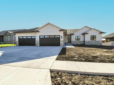 1612 N Notley Ct, Sioux Falls, SD 57110