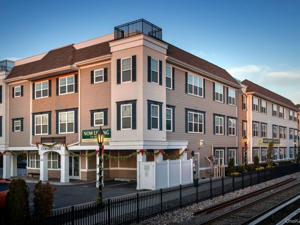 40 Elizabeth Street , Unit N302, Farmingdale, NY 11735