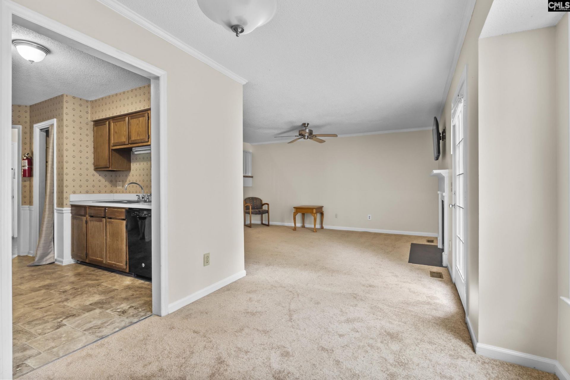 80 N Lake Pointe Drive  Photo 10