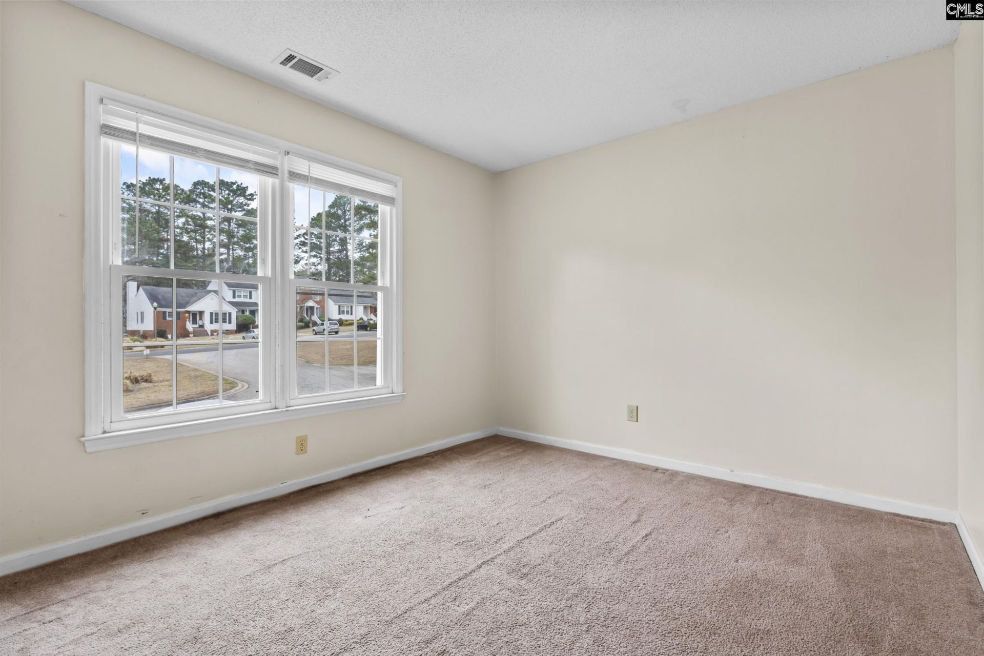 80 N Lake Pointe Drive  Photo 11