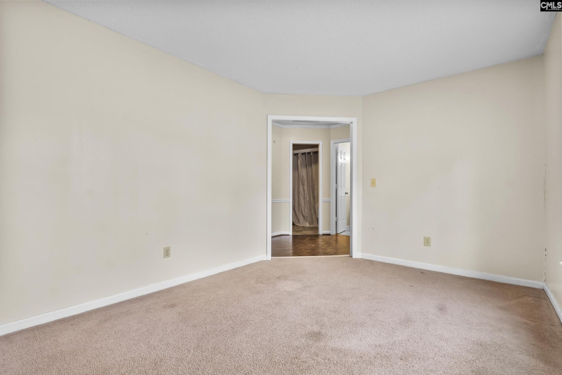 80 N Lake Pointe Drive  Photo 12