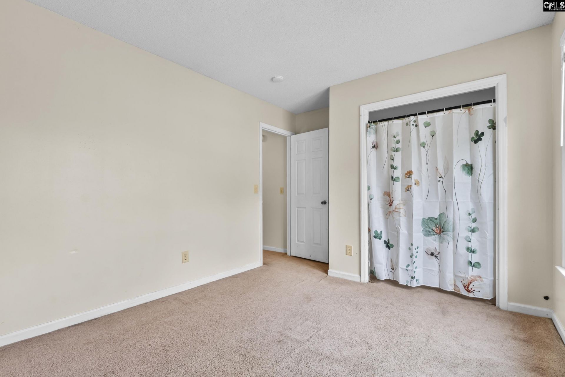 80 N Lake Pointe Drive  Photo 15