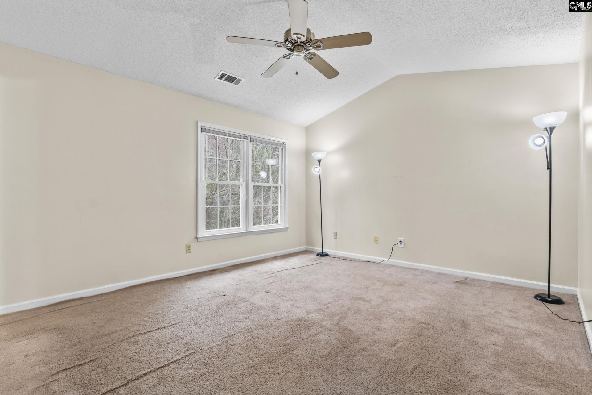80 N Lake Pointe Drive  Photo 17