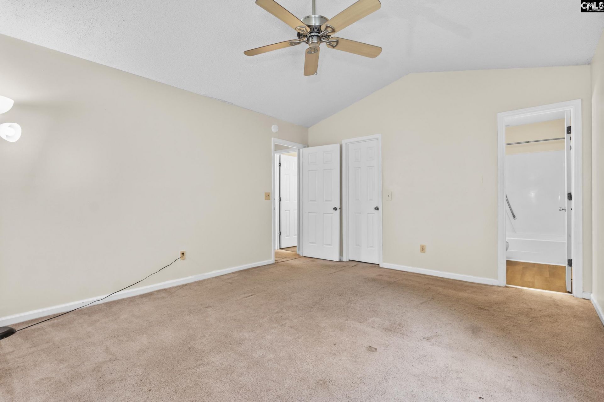 80 N Lake Pointe Drive  Photo 18