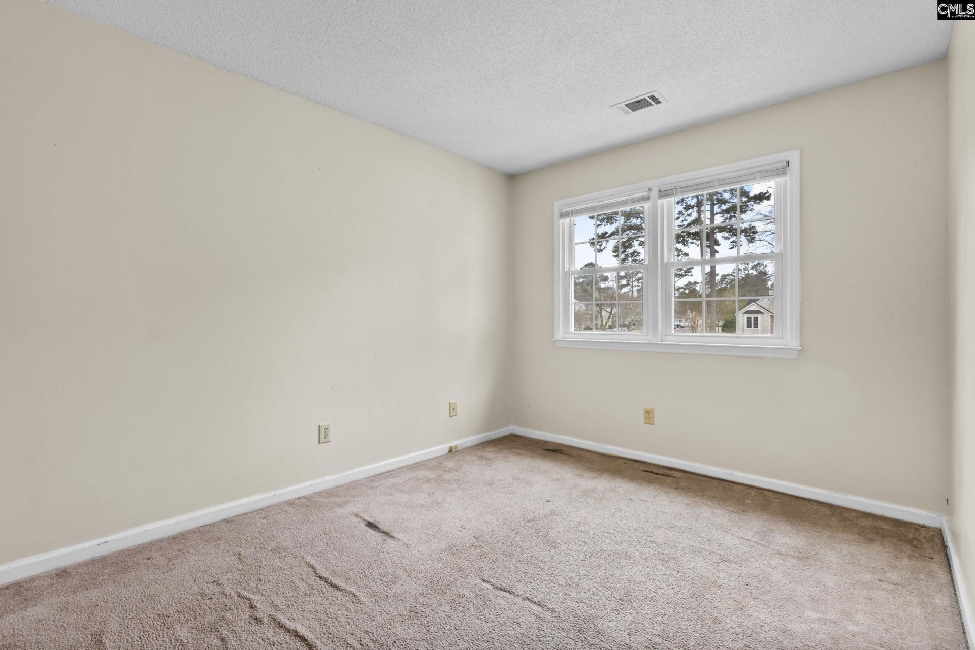80 N Lake Pointe Drive  Photo 21