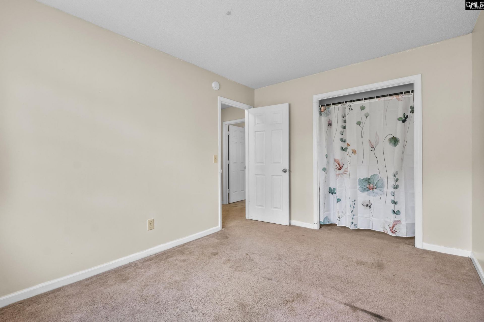 80 N Lake Pointe Drive  Photo 22