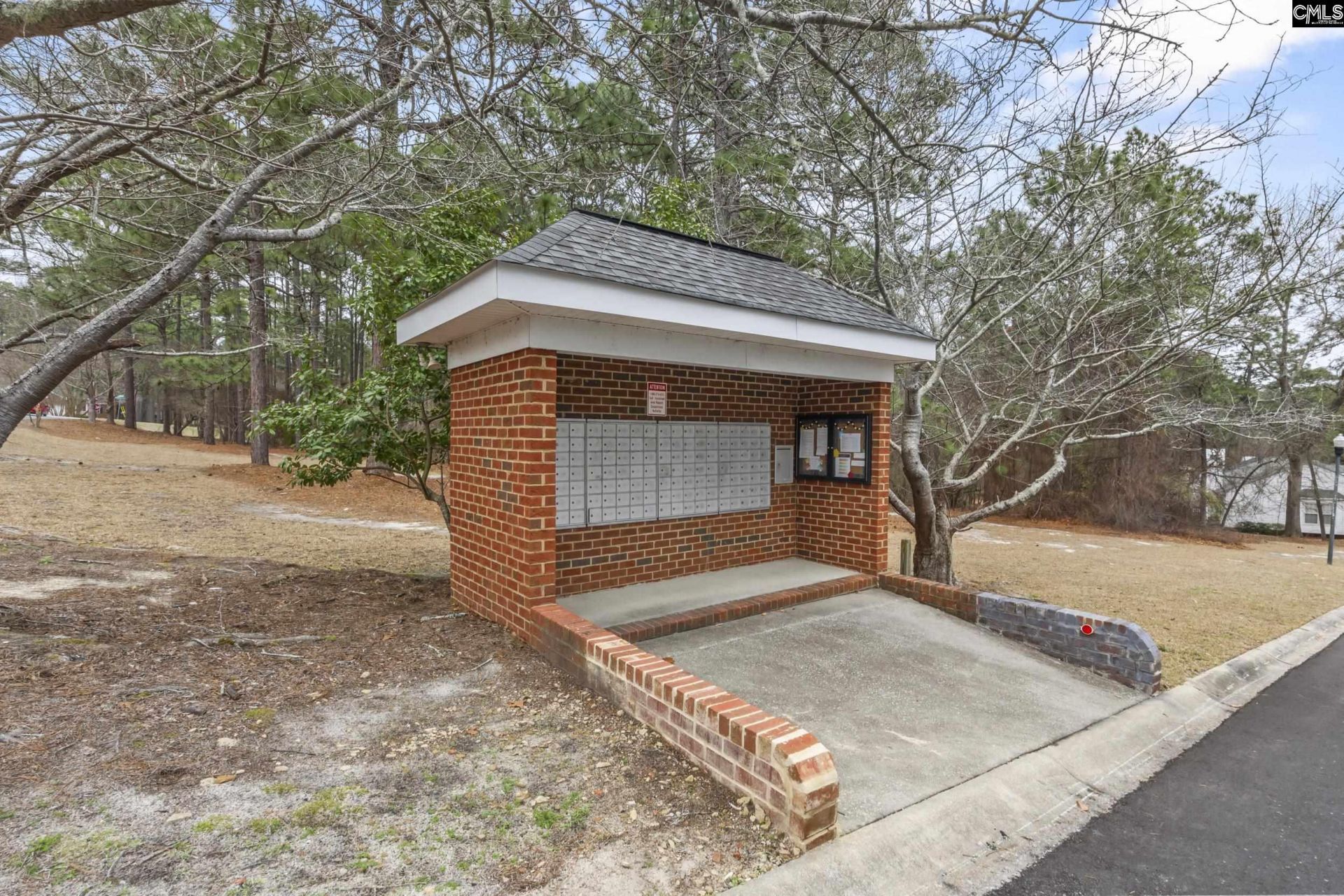 80 N Lake Pointe Drive  Photo 28