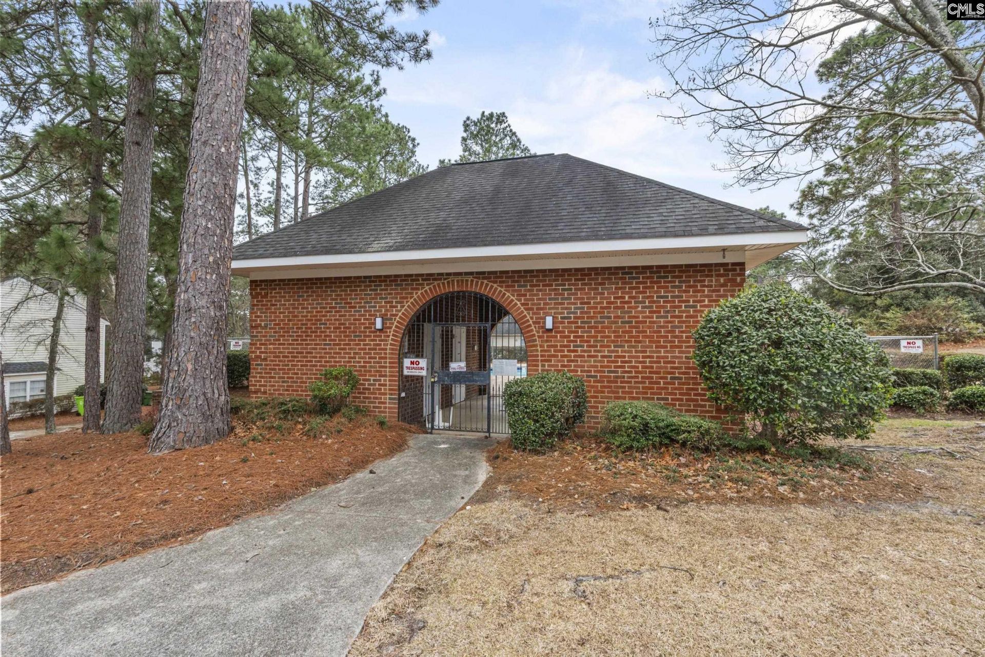 80 N Lake Pointe Drive  Photo 29