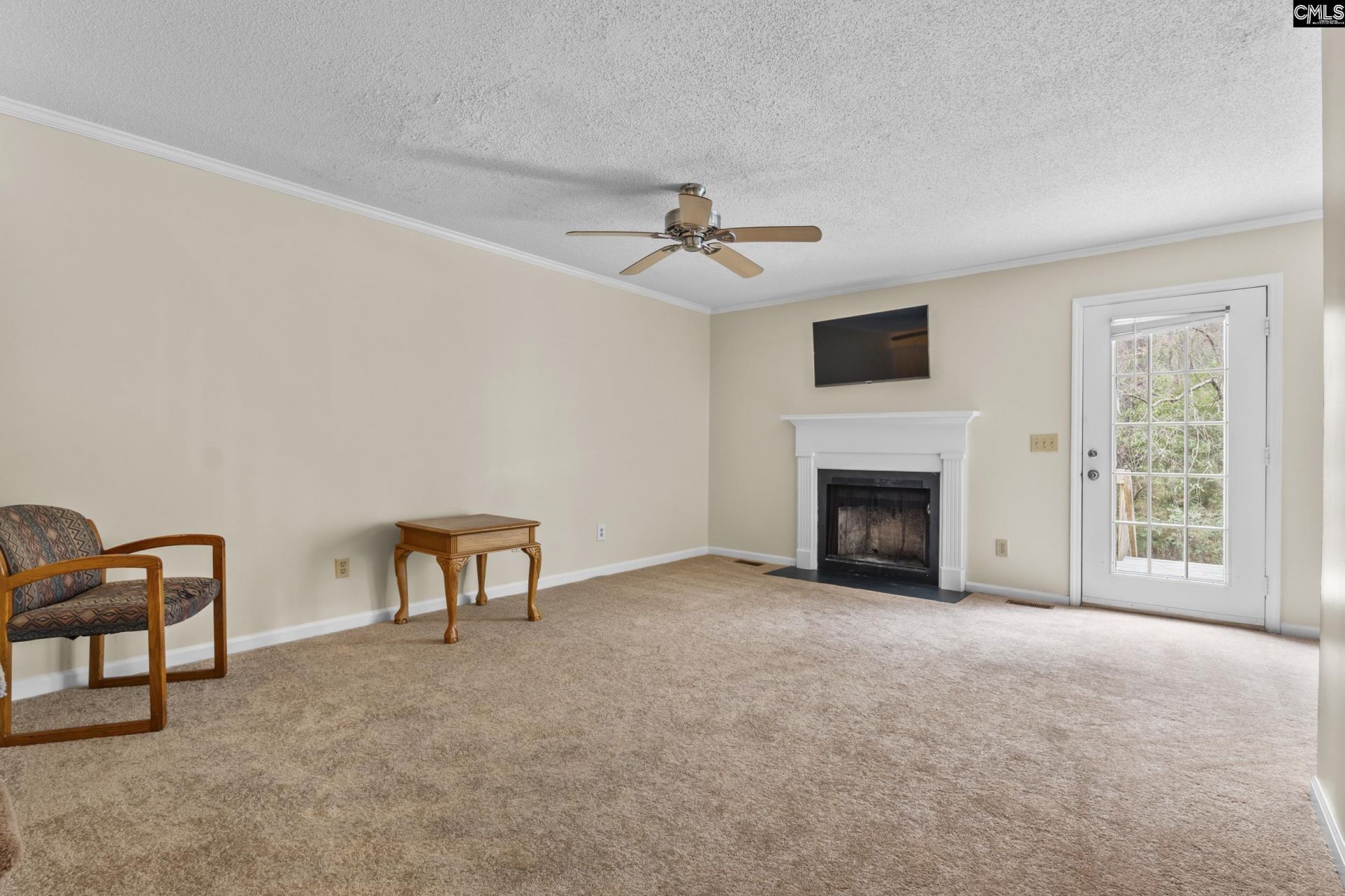 80 N Lake Pointe Drive  Photo 5