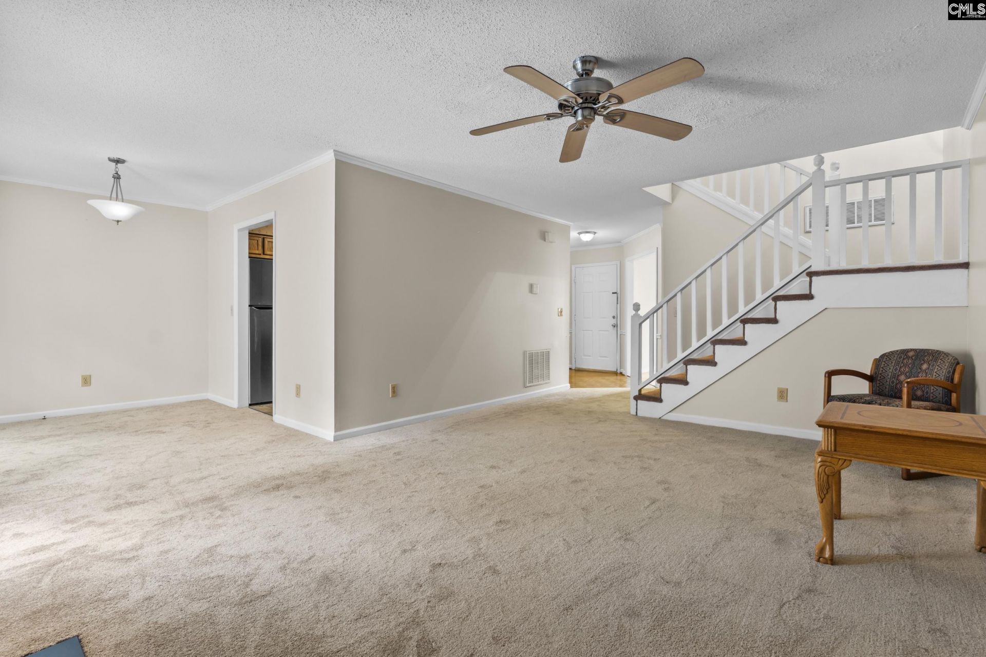 80 N Lake Pointe Drive  Photo 6