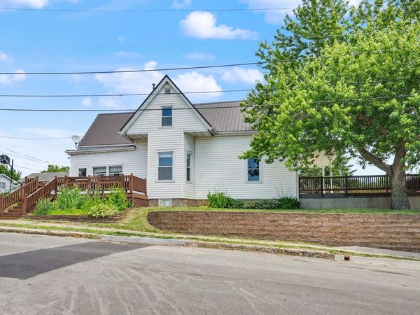 805 Lawther Street, Dubuque, IA 52001