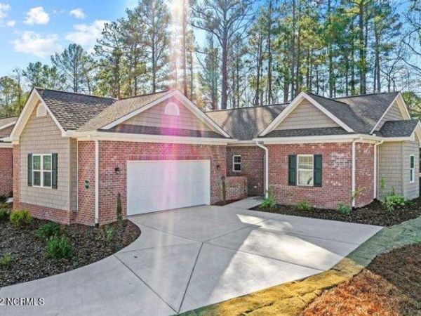 800 Lighthorse Circle, Aberdeen, NC 28315