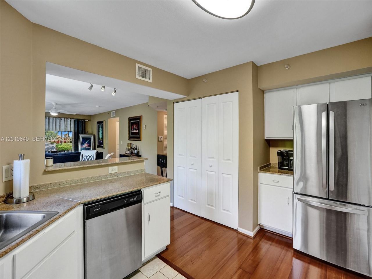 300 Scotia Dr , Unit 206, Hypoluxo, FL 33462 Photo
