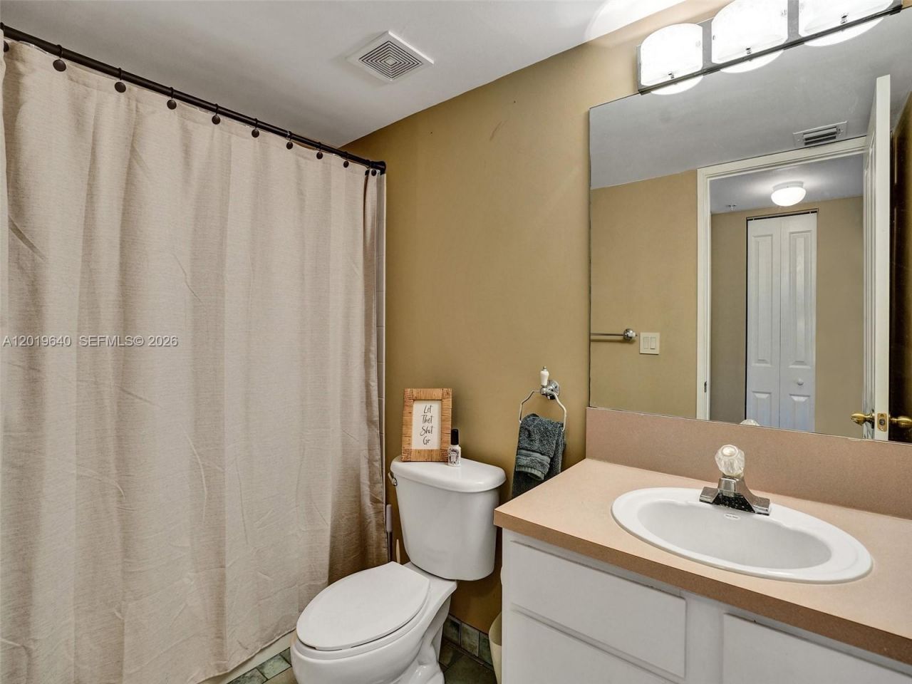 300 Scotia Dr , Unit 206, Hypoluxo, FL 33462 Photo