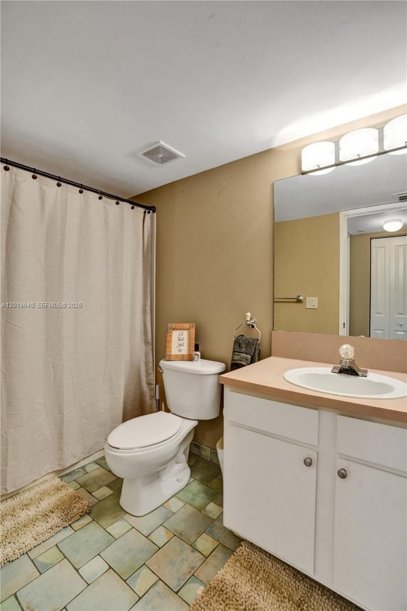 300 Scotia Dr , Unit 206, Hypoluxo, FL 33462 Photo