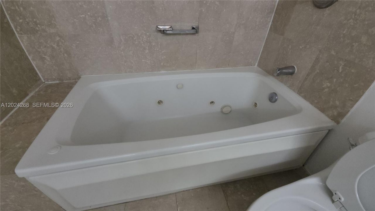 5900 Collins Ave , Unit 404, Miami Beach, FL 33140 Photo