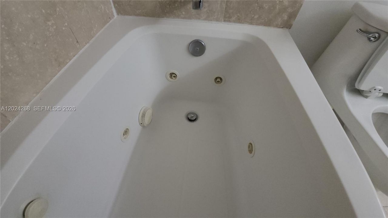 5900 Collins Ave , Unit 404, Miami Beach, FL 33140 Photo