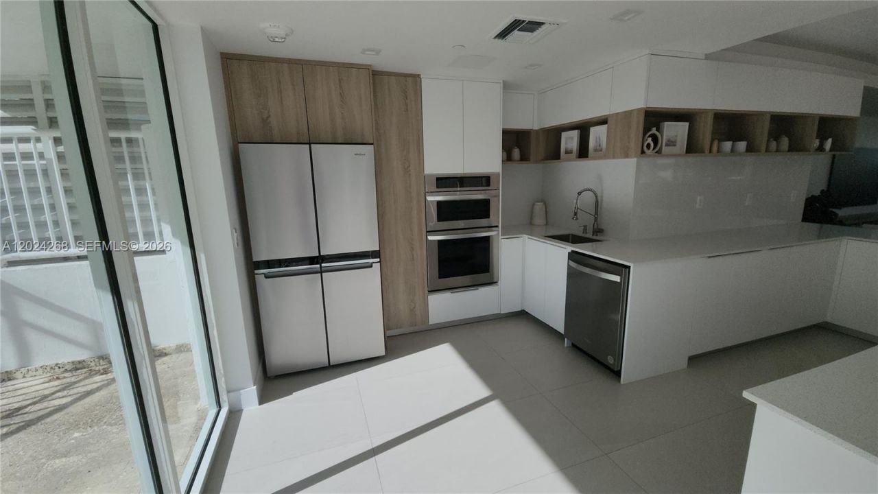 5900 Collins Ave , Unit 404, Miami Beach, FL 33140 Photo