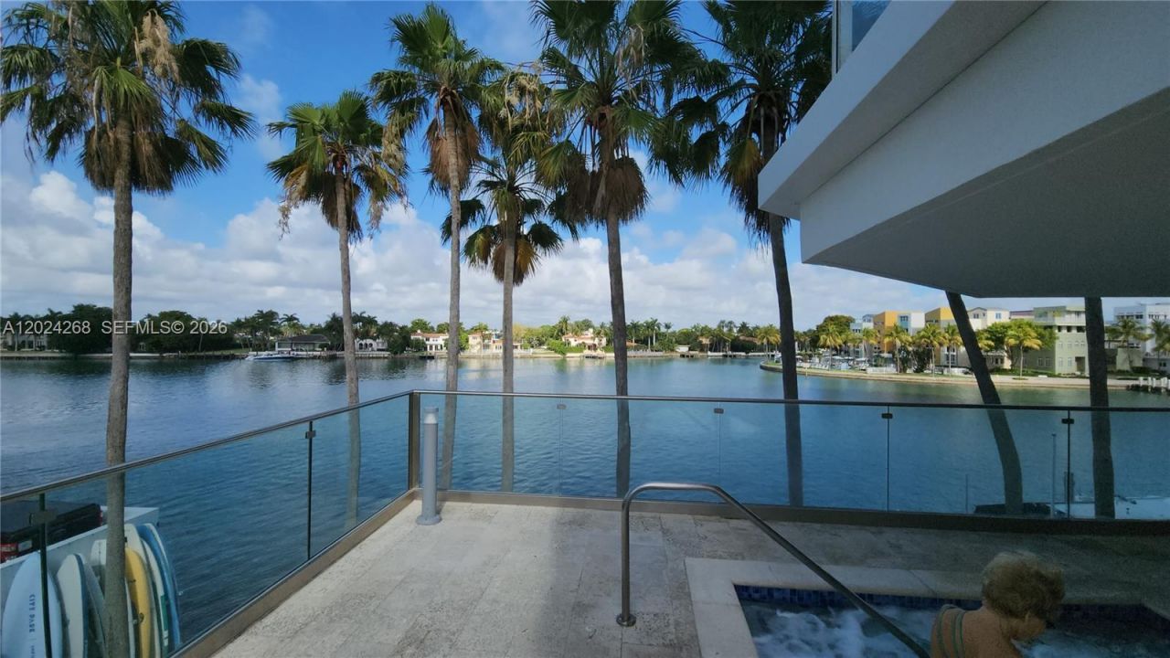 5900 Collins Ave , Unit 404, Miami Beach, FL 33140 Photo