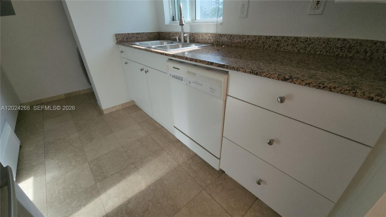5900 Collins Ave , Unit 404, Miami Beach, FL 33140 Photo