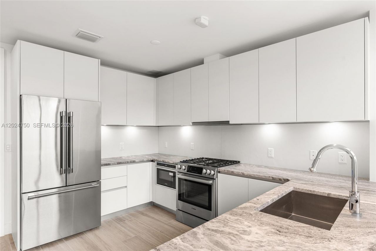 3034 Oak Ave, Unit LPH2, Miami, FL 33133 Photo