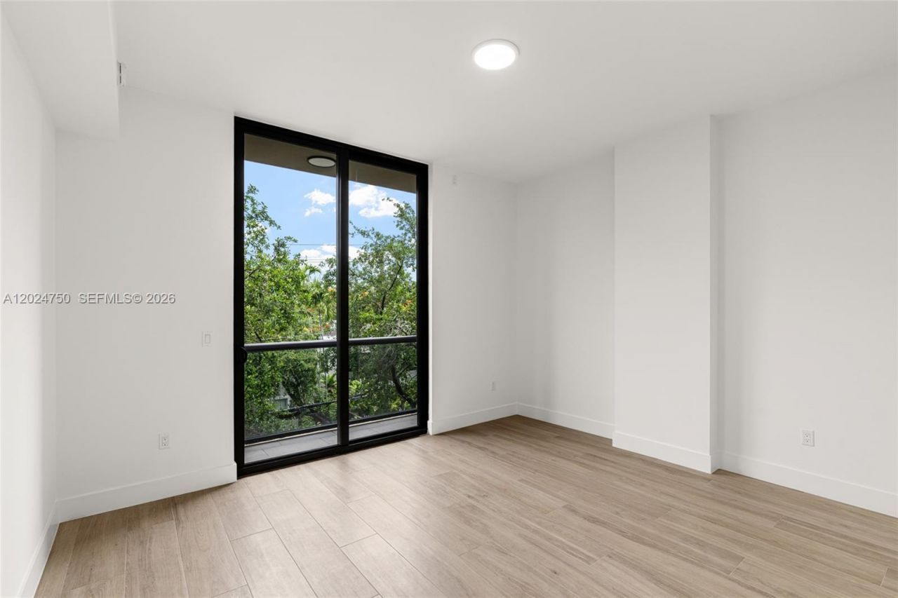 3034 Oak Ave, Unit LPH2, Miami, FL 33133 Photo