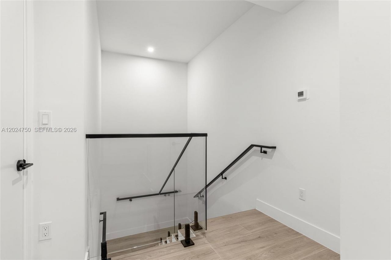 3034 Oak Ave, Unit LPH2, Miami, FL 33133 Photo