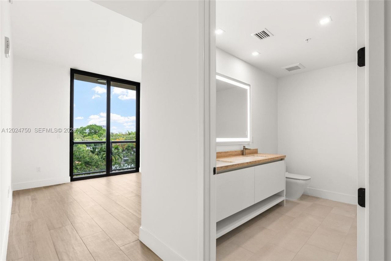 3034 Oak Ave, Unit LPH2, Miami, FL 33133 Photo