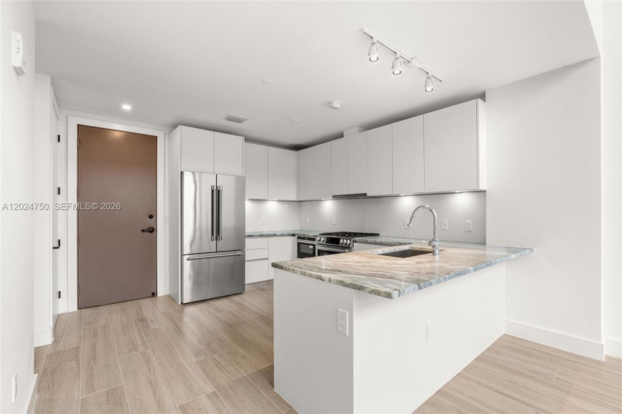 3034 Oak Ave, Unit LPH2, Miami, FL 33133 Photo