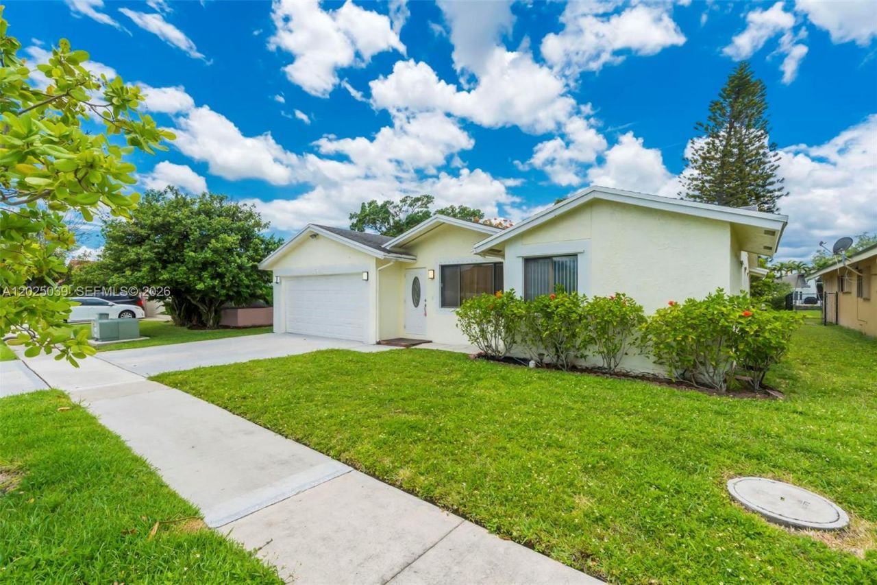 1541 SW 102nd Ter , Davie, FL 33324 Photo