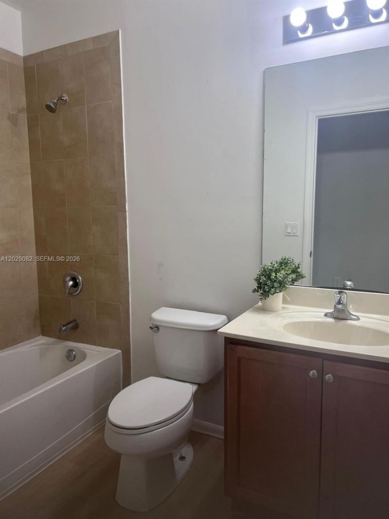 11601 NW 89th St , Unit 222, Doral, FL 33178 Photo