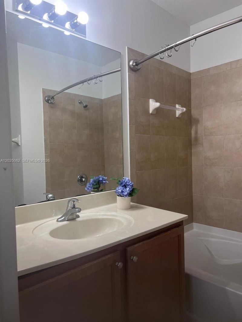 11601 NW 89th St , Unit 222, Doral, FL 33178 Photo