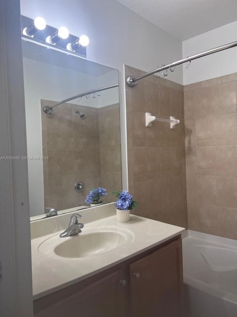 11601 NW 89th St , Unit 222, Doral, FL 33178 Photo