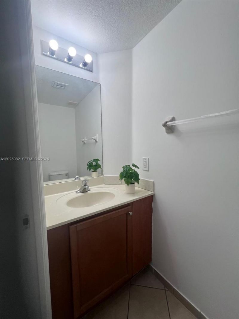 11601 NW 89th St , Unit 222, Doral, FL 33178 Photo