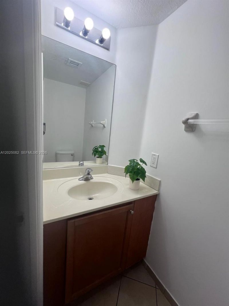 11601 NW 89th St , Unit 222, Doral, FL 33178 Photo