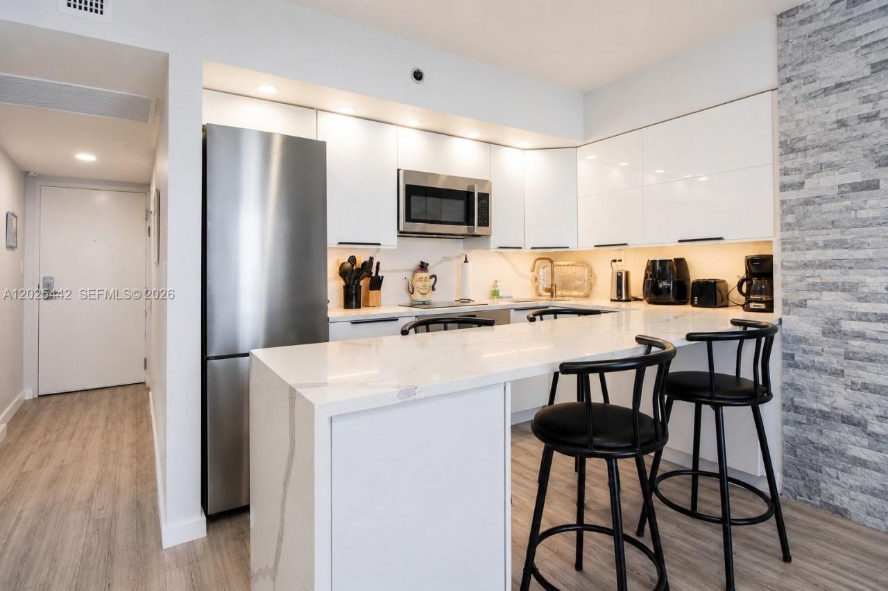 19201 Collins Ave , Unit 916, Sunny Isles Beach, FL 33160 Photo