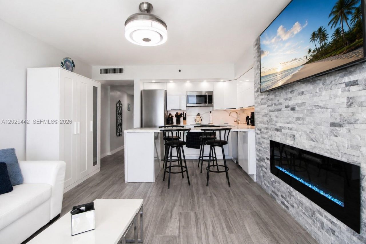 19201 Collins Ave , Unit 916, Sunny Isles Beach, FL 33160 Photo